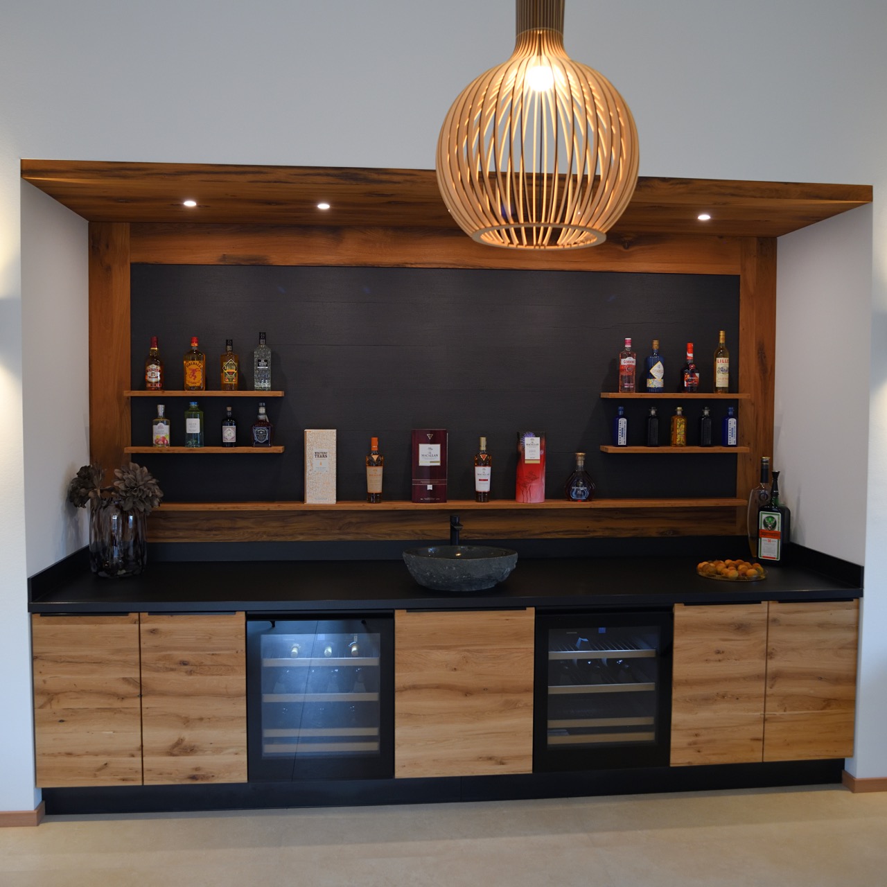 Barschrank mit Funktionalität und Ästhetik