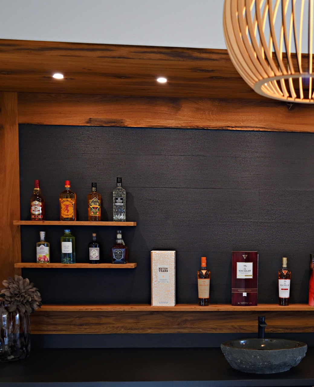 Barschrank mit Funktionalität und Ästhetik