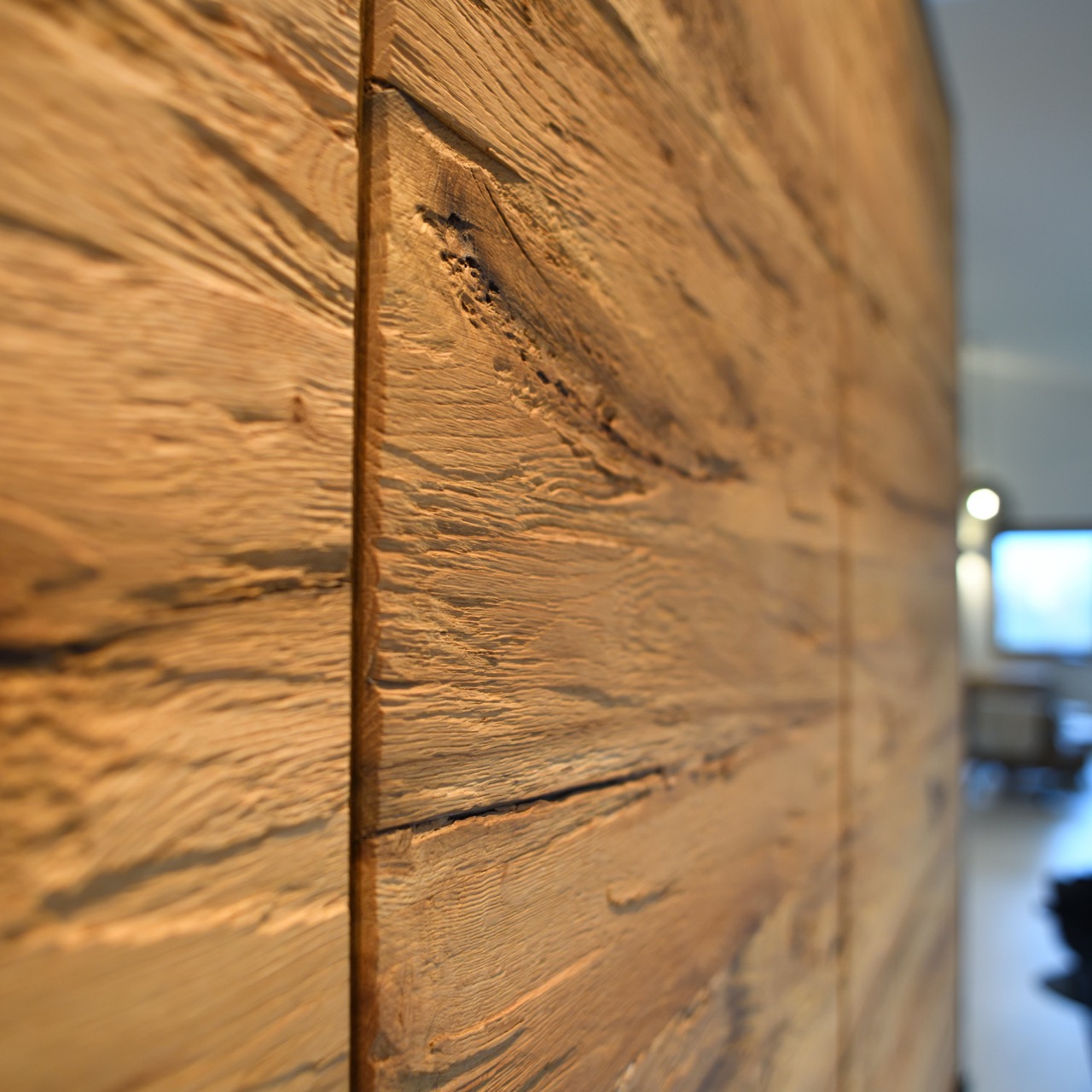 Küchen Design mit Altholz – Küche in Eiche-Altholz von Schreinerei Rodemer