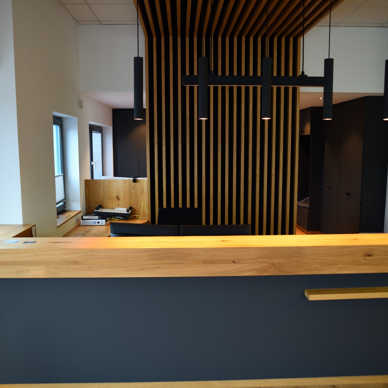 Moderne Büroeinrichtung mit Charakter