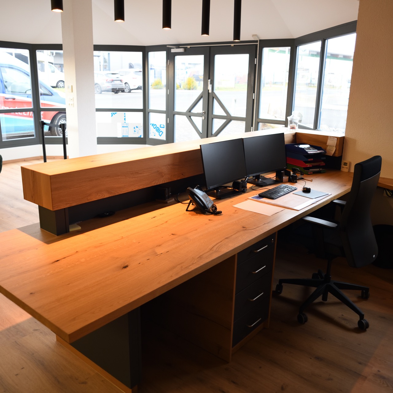 Moderne Büroeinrichtung mit Charakter